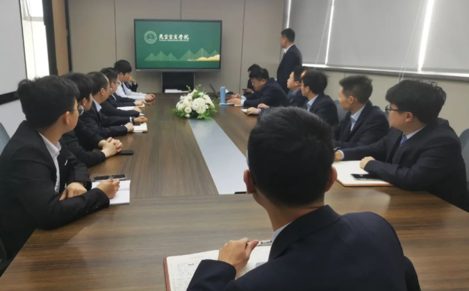 敢于創(chuàng)新，突破自我。